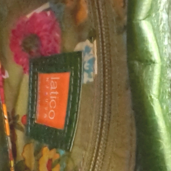 Green wristlet clutch - Picture 3 of 4